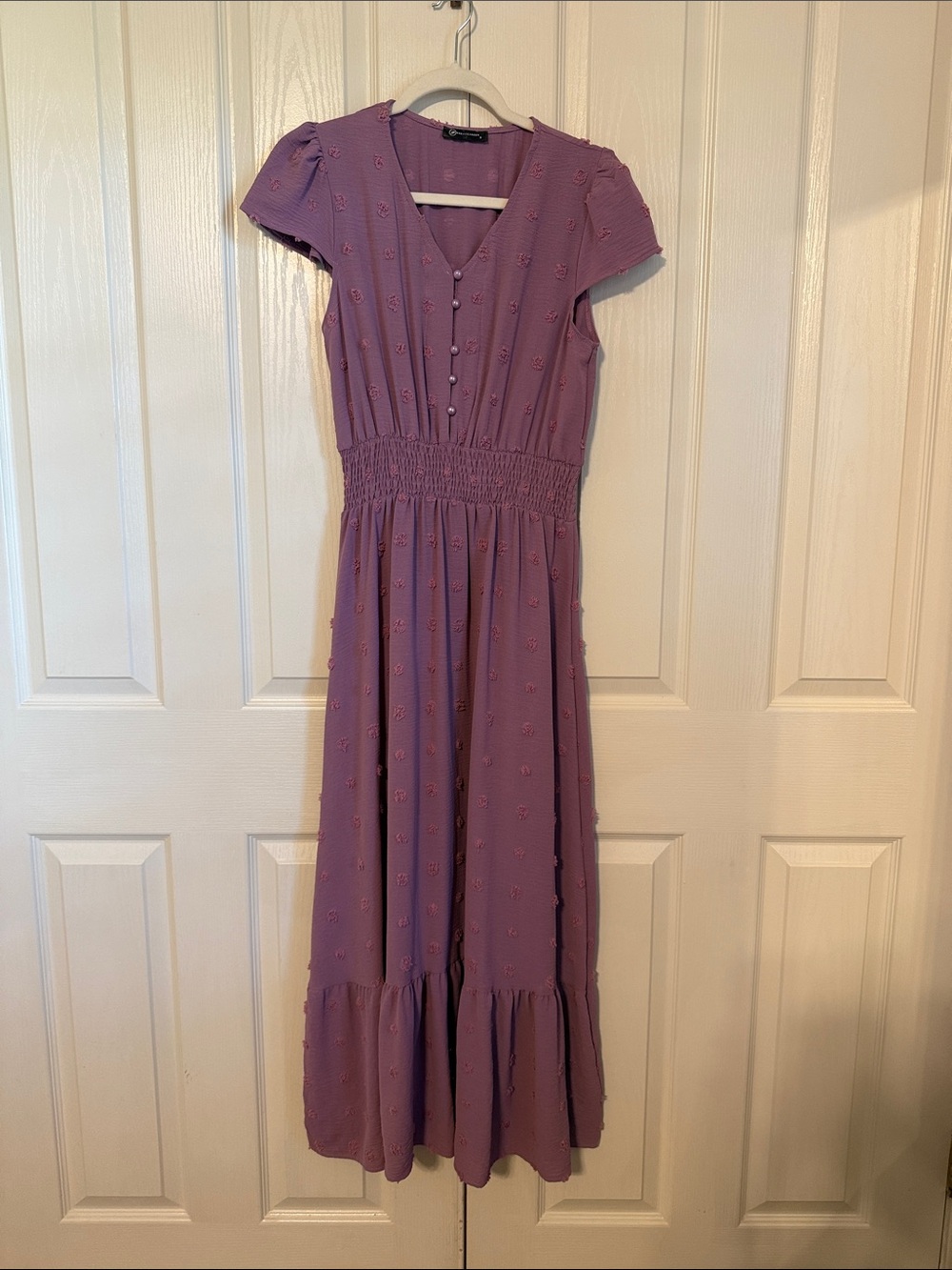 Smocked Midi-to-Max i V-Neck Lavender Dress with Button Front